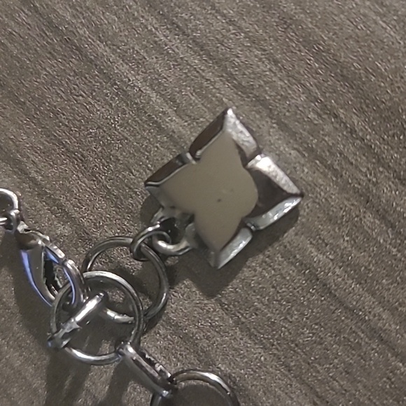 Necklace - Picture 2 of 3